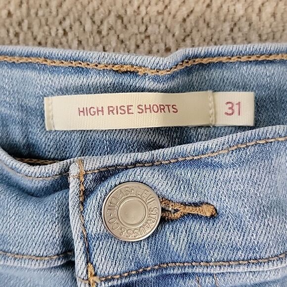 Levi's High Rise Light Wash Frayed Hem Jean Shorts - Size 31 - Picture 3 of 14